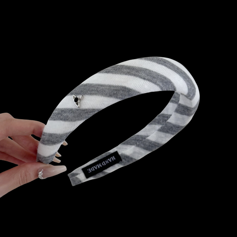 Chic Zebra Striped Bouclé Headband – 2 Colours